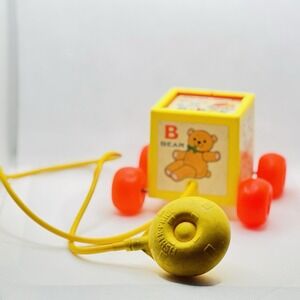 Vintage 1970 Fisher-Price Peek-a-boo Block No. 760 Pull Toy